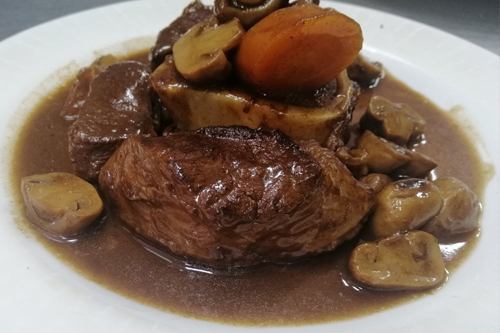 plat Sauté de veau aux champignons restaurant azazga